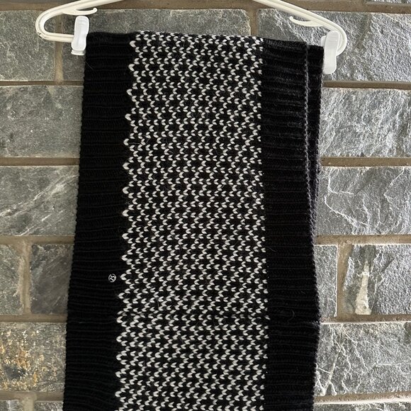 Lululemon Infinitely Mad Knit Scarf - Picture 1 of 4